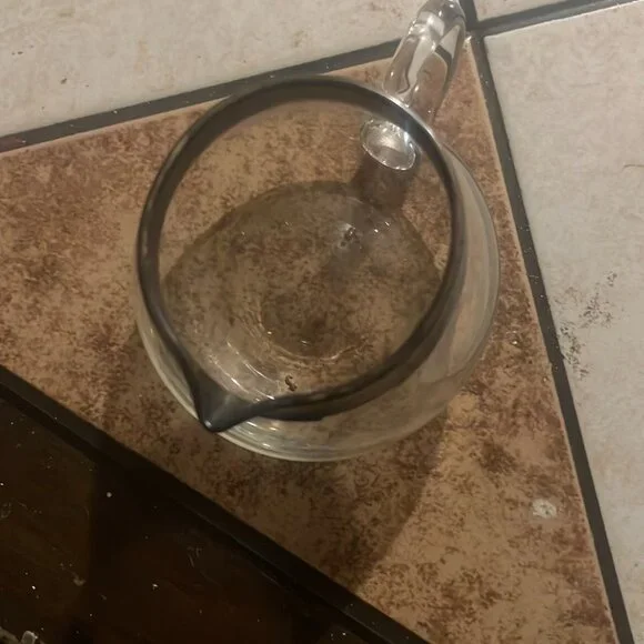 Glass creamer cup - Picture 2 of 2